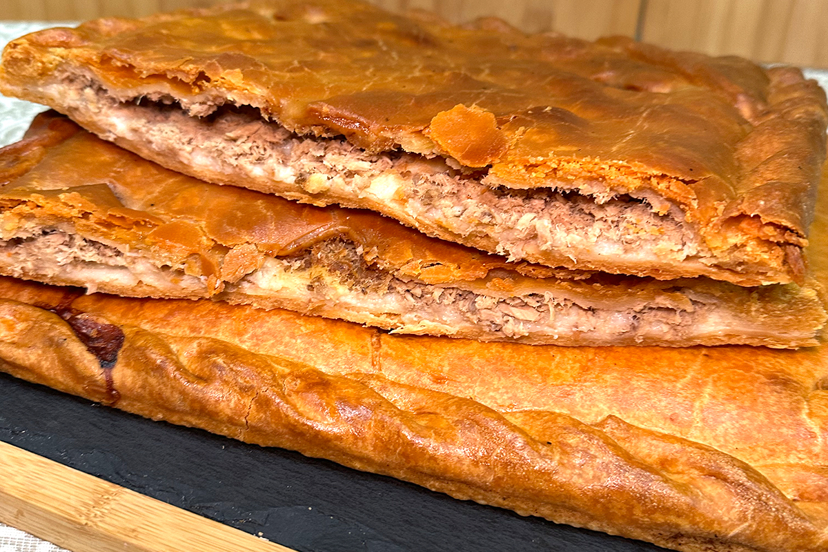 Empanada de bonito con queso